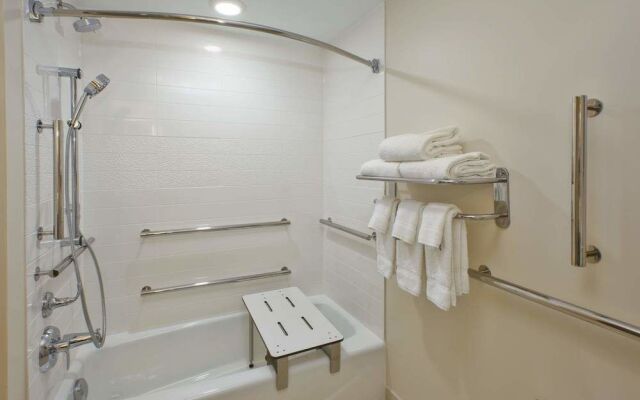 Holiday Inn Express Reston Herndon-Dulles Airport
