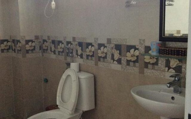 Ngoc Hang Hotel by OYO