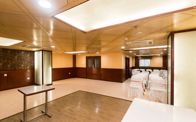 OYO 794 Hotel East Palace