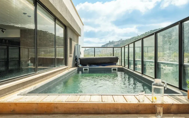 Pool & Jacuzzi Penthouse by Sea N' Rent
