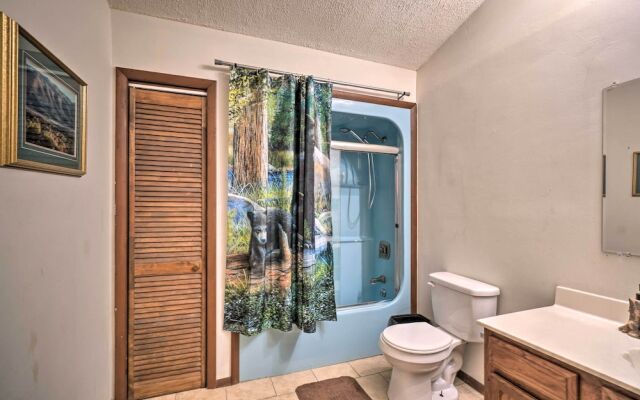 Gatlinburg Mountain-view Cabin: 5 Mi to Downtown