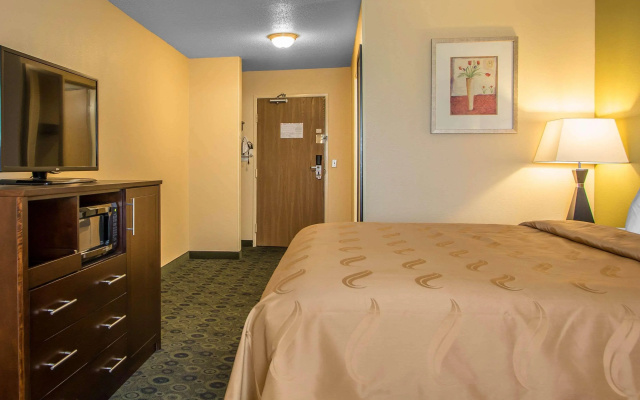 Quality Inn & Suites Bloomington I-55 and I-74