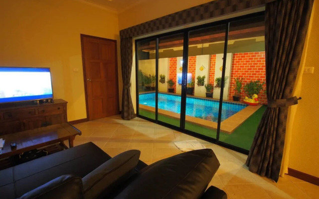 2 Bed Majestic Villa Near Beach