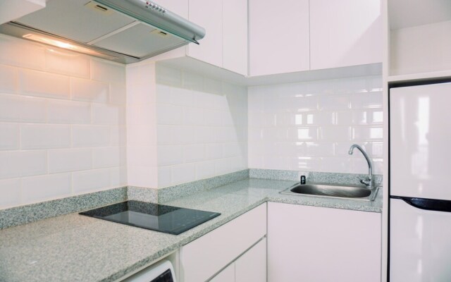 Scenic And Homey 2Br Apartment M-Town Residence Near Mall
