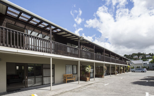 Commodore Motels