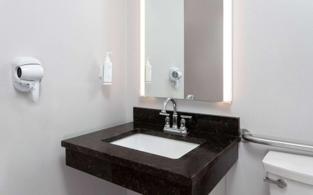 Microtel Inn by Wyndham Janesville