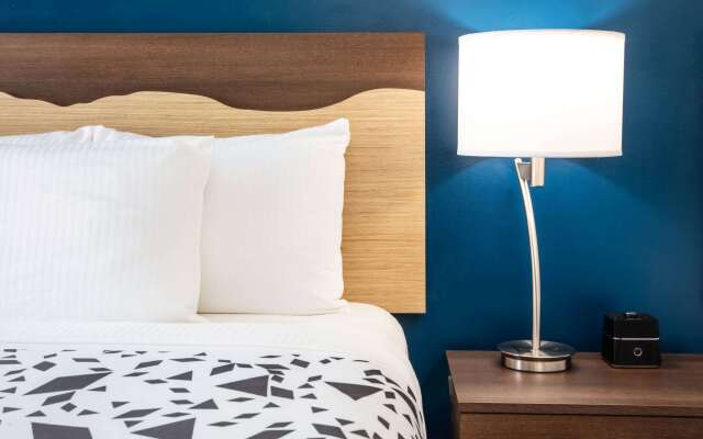 La Quinta Inn and Suites by Wyndham Long Island City