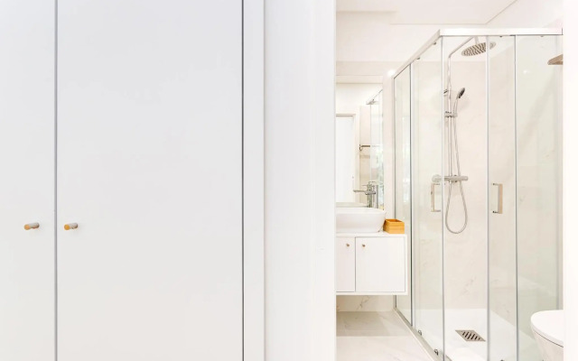 Wood Premium Downtown Apartment by DA'HOME