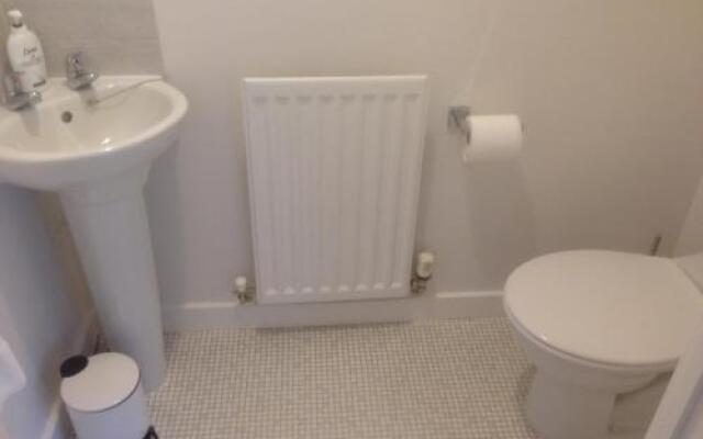 The Beeches 2 - Serviced Duplex Apartment