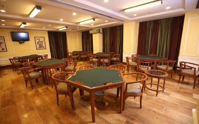 DLF Club 4