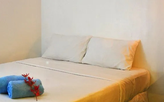 Ellis Econotel