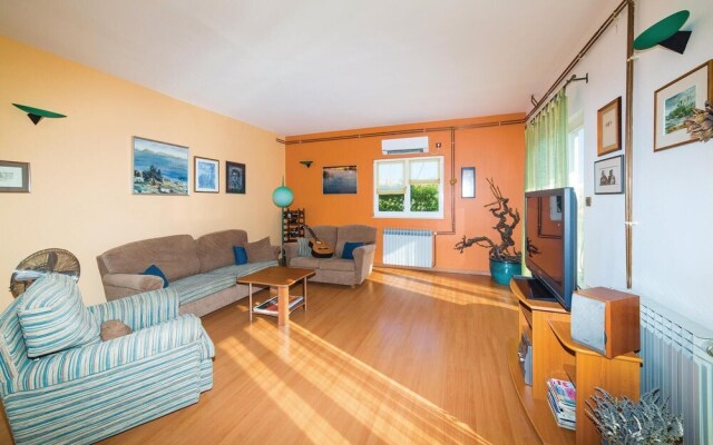 Stunning Home in Okrug Gornji With 4 Bedrooms, Internet and Outdoor Swimming Pool