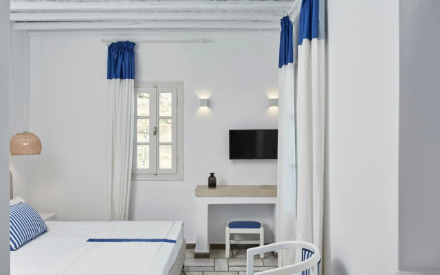 Mr & Mrs White Tinos