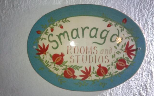 Smaragdi Rooms and Studios