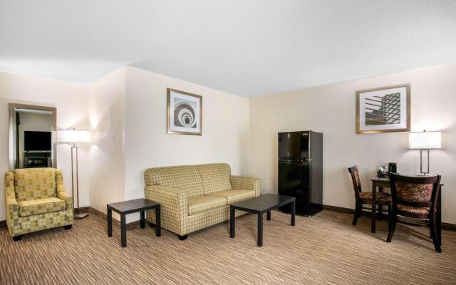 Quality Inn & Suites Metropolis I-24