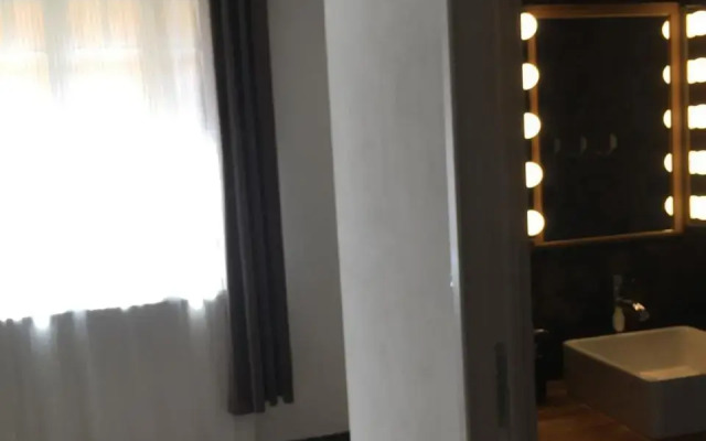 Charmant T2 Sur Cour