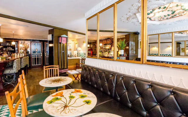 Le Petit Manoir Hotel
