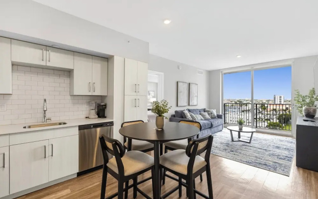 Stylish City-View Condo Pool Access