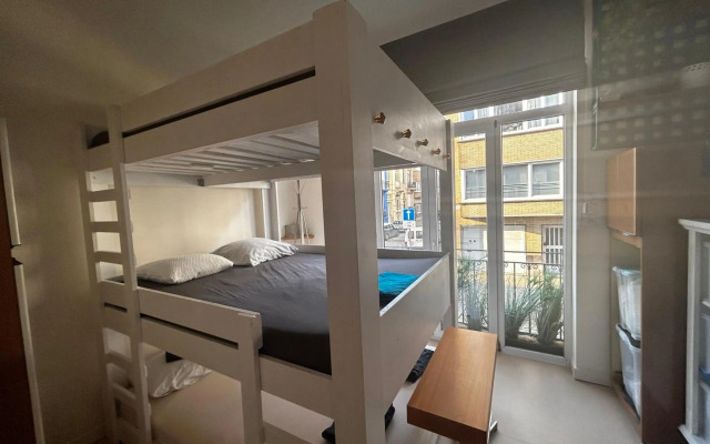 family stay Ostend 300m from beach free public Parking