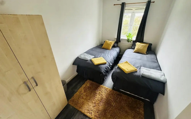 Two Bedroom Chic Apart,heathrow With Wifi & Sky tv
