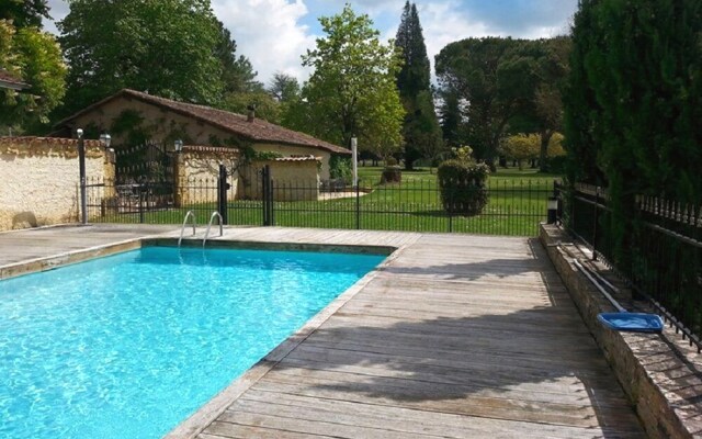 Holiday apartments at the courtyard of French château