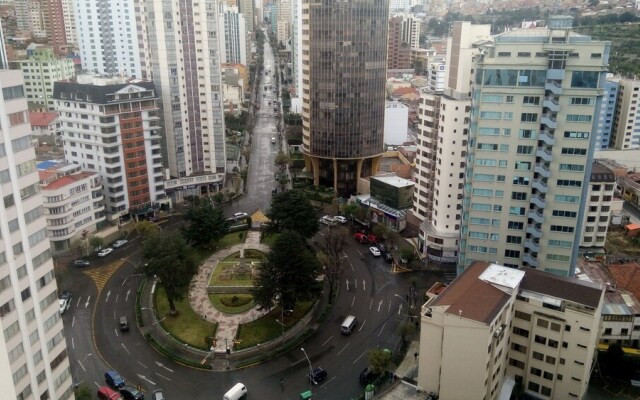 DEPARTAMENTO PISO 20a, CENTRICO, CERCA EMBAJADA AMERICANA, TELEFERICO, MALLS, VISTAS PANORAMICAS y SEGURO