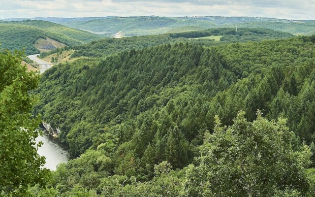 Secluded holiday home with a dishwasher, not far from Sarlat