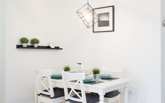 HomeLike Moderm Center Apartment