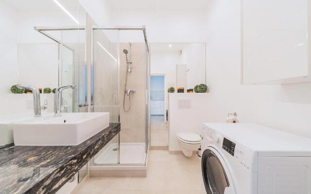 Herzlich Willkommen - Küss die Hand 2