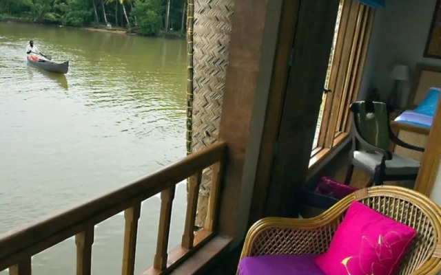 The Lotus - Houseboat