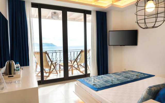 Nur Beach Hotel