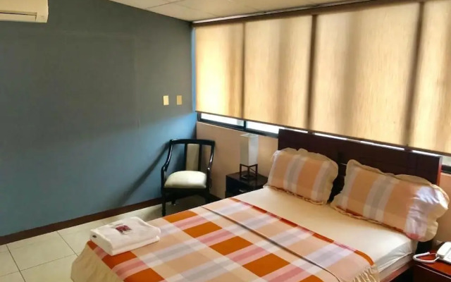 Villa Garza Inn