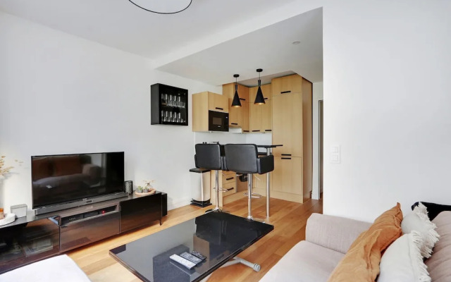 Modern Brunel Classic 1 Bed Apt With Balcony in Paris