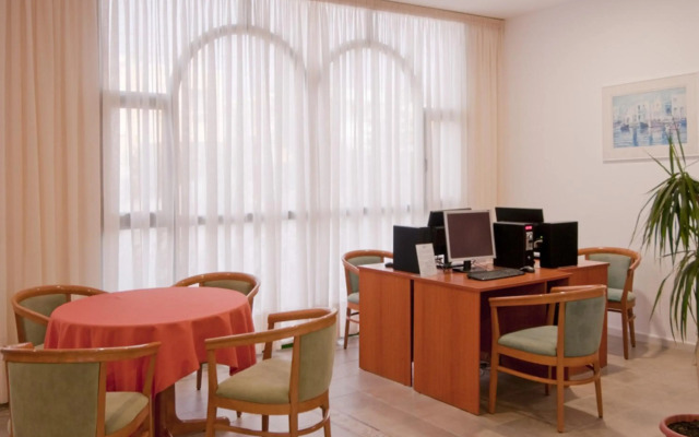 Alexandra Beach Hotel