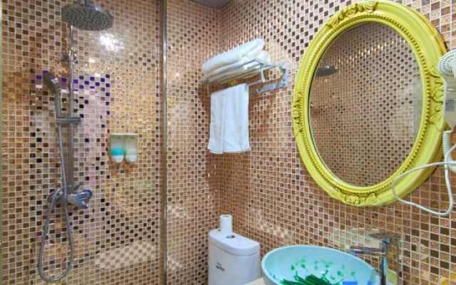 Zhuojia Holiday Hotel (Hangzhou East Railway Station Shaw Hospital)