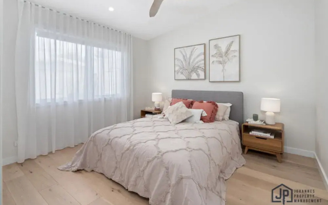 Elegant Beachside Retreat With Luxurious Amenities