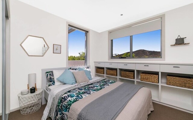 City Central Designer Apartment with Parking