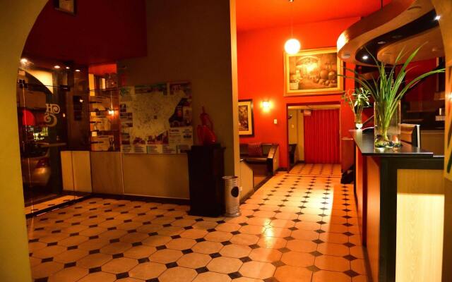 Hotel Holiday Suites