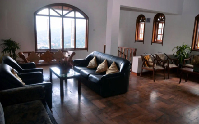 Vista Kandyan Crown