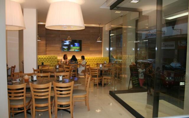 Hoteles Piedra Alta by De Los Perez