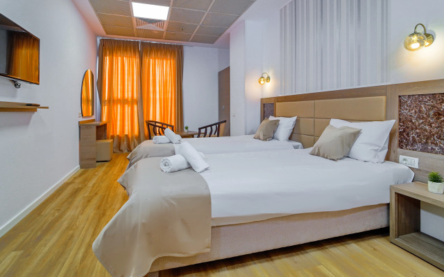 Sir Fundeni Hotel