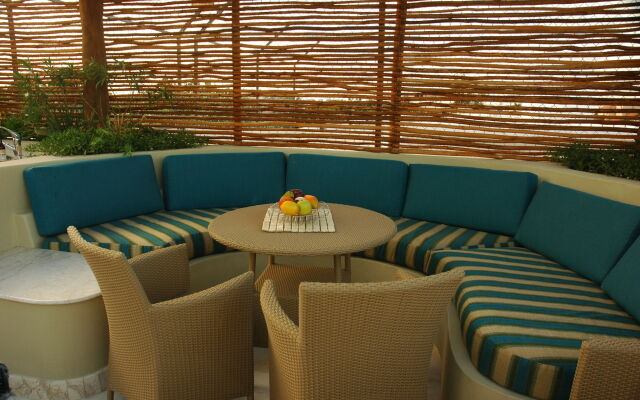 Maya Villa Condo Hotel & Beach Club