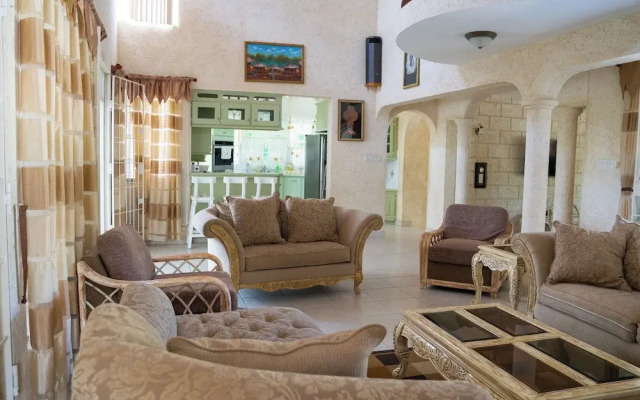 Marzalea 3 bd Villa by Zenbreak