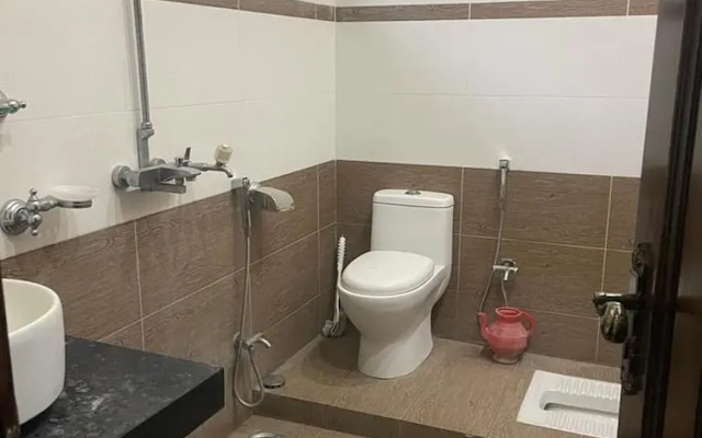 Warraich Villa gt Raod Gujrat Entire