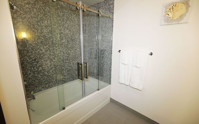 Downtown Lofty Suites