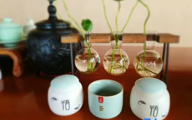 Pu'er Road Flower Inn