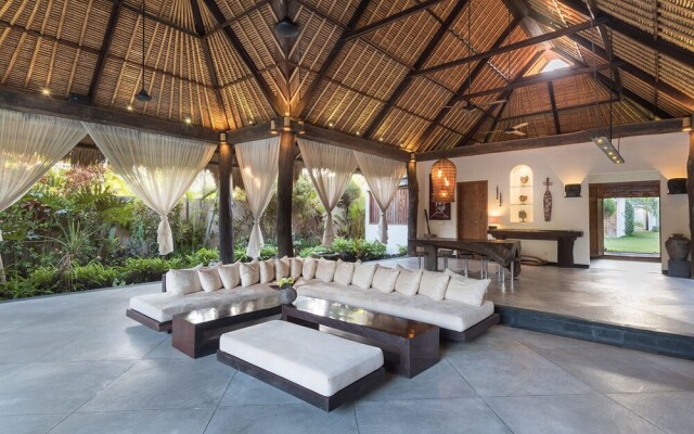 Villa Ku Tama by Villa Finder