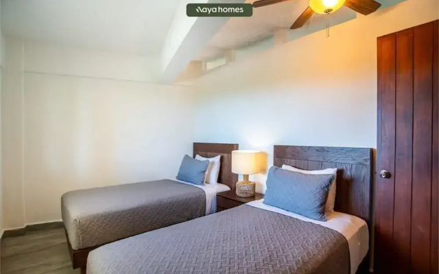 Beachfront 2BR Condo - Pool - Blue Flag Beach