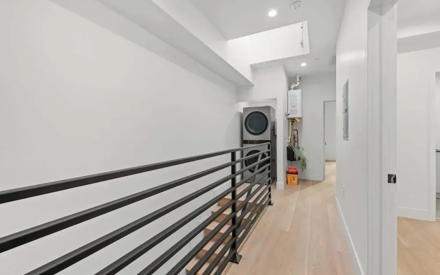 Not Affected by the Fire/modern 5BR Home With Parking, Near LA Attractions #4