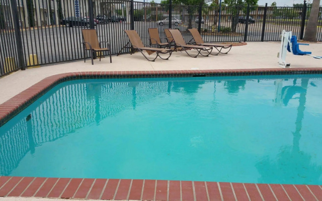 Travelodge by Wyndham LaFayette